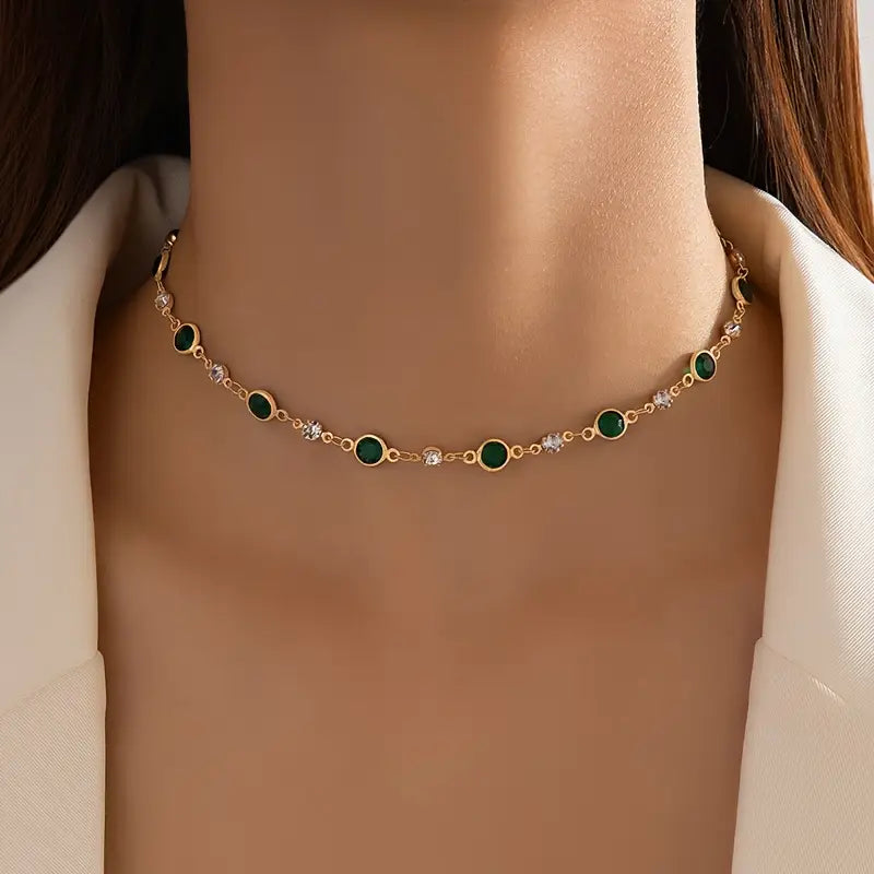 Smaragdgrünes Anhänger-Halsband