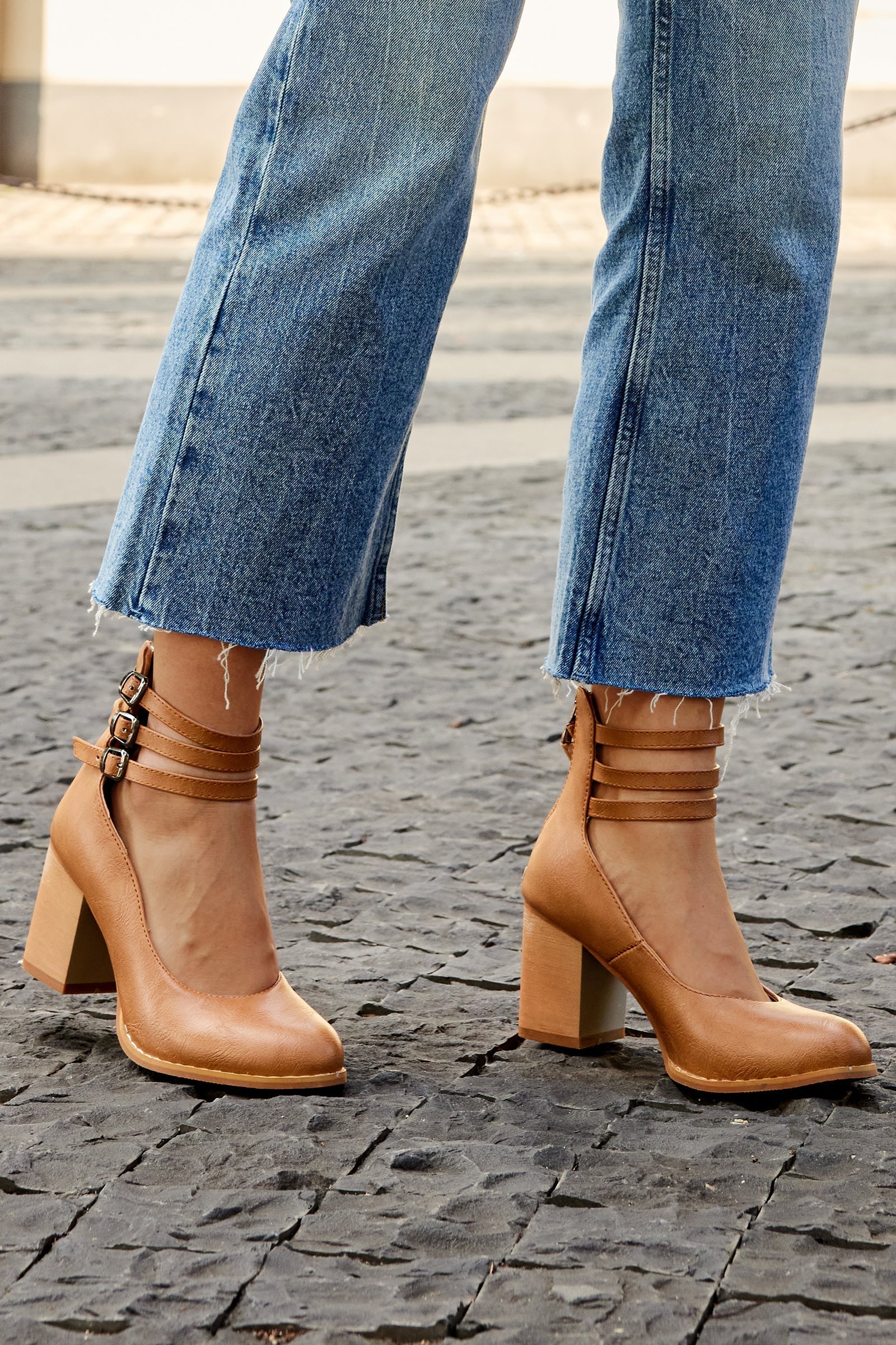Casilda | Smooth sandals with ankle strap and chunky heel