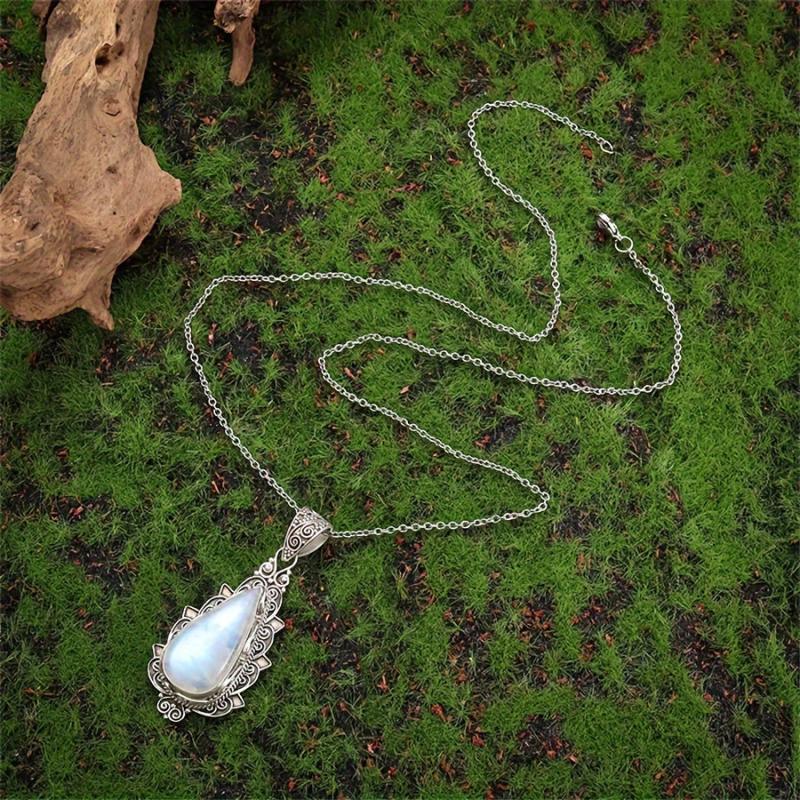 Collier pendentif en pierre de lune vintage
