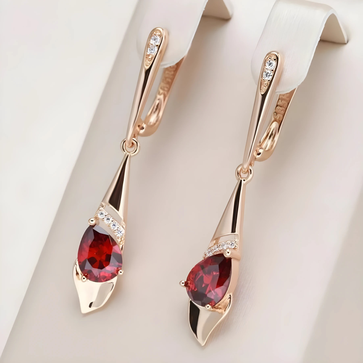 Exquisite Rote Kristall Ohrringe