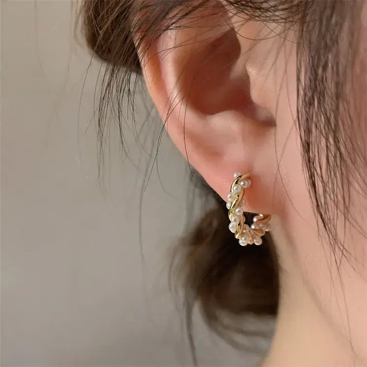 Boucles d'oreilles rondes élégantes avec incrustations