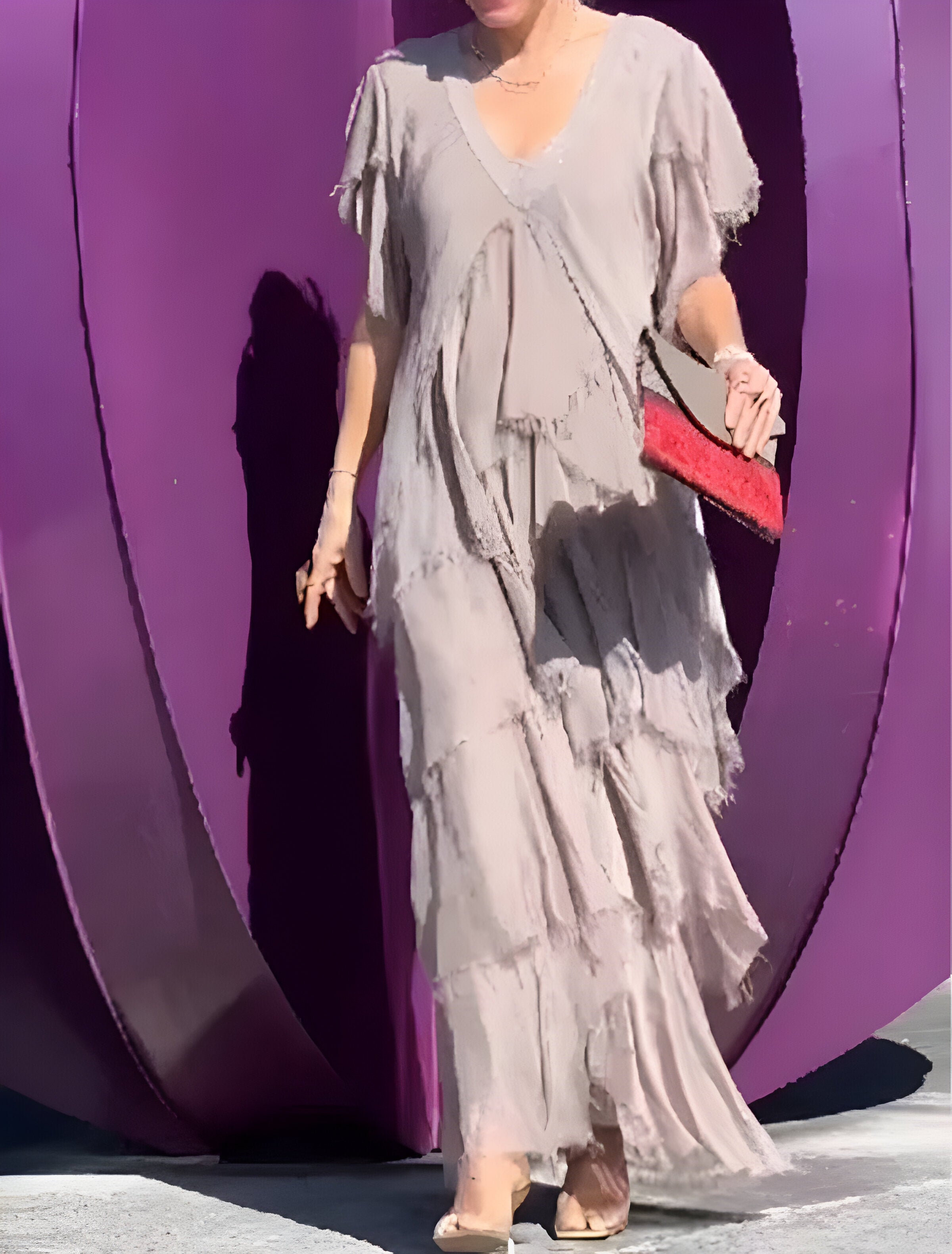 Elegant pleated dress with V-neckline, ideal for any occasion