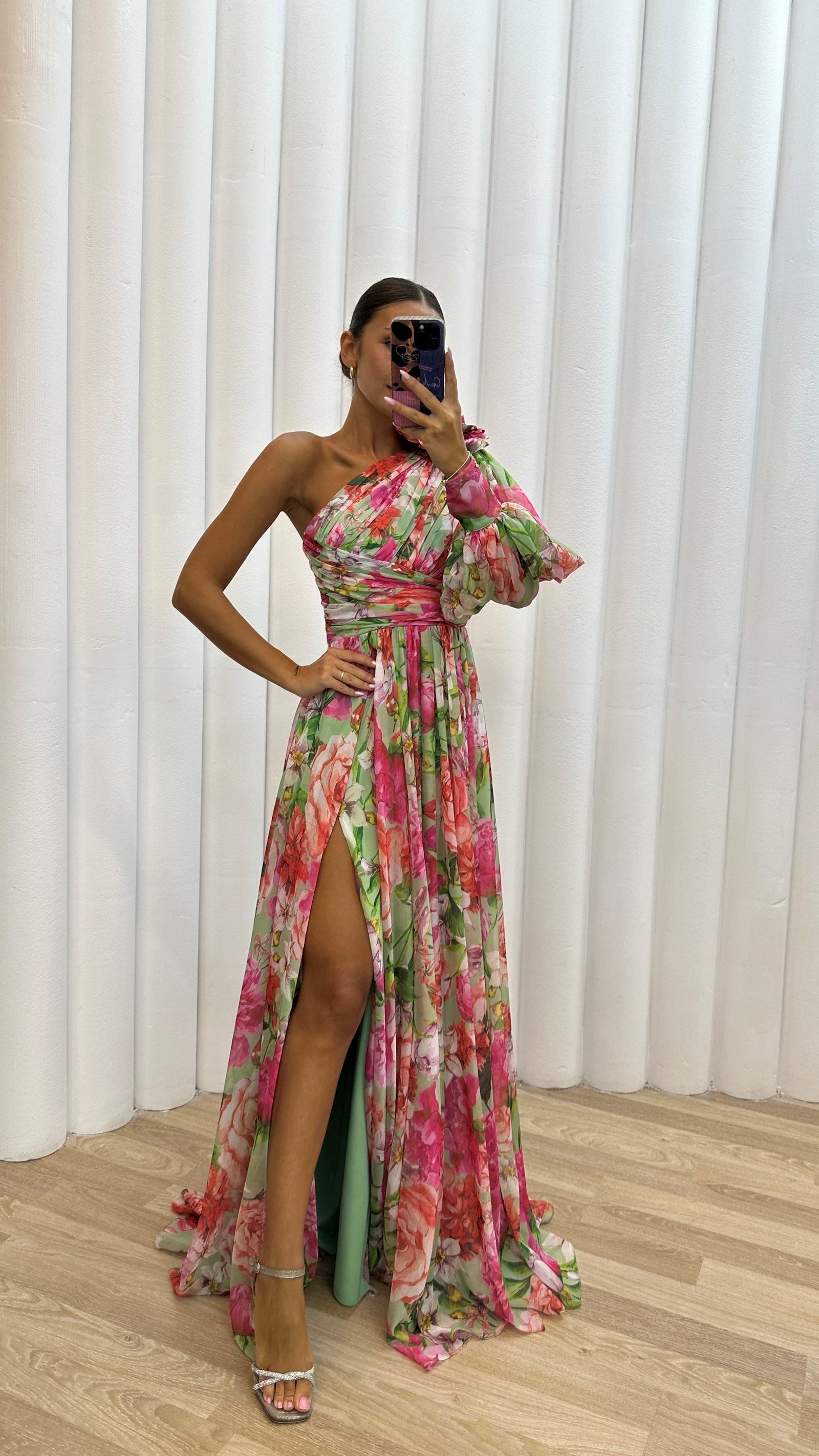 Isabella | Stunning Flowing Gown