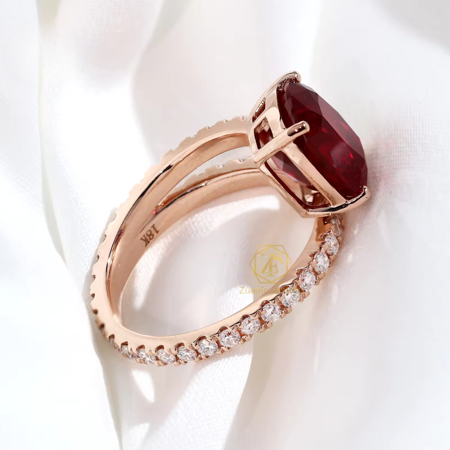 Kissen-Schliff Moissanite Ring