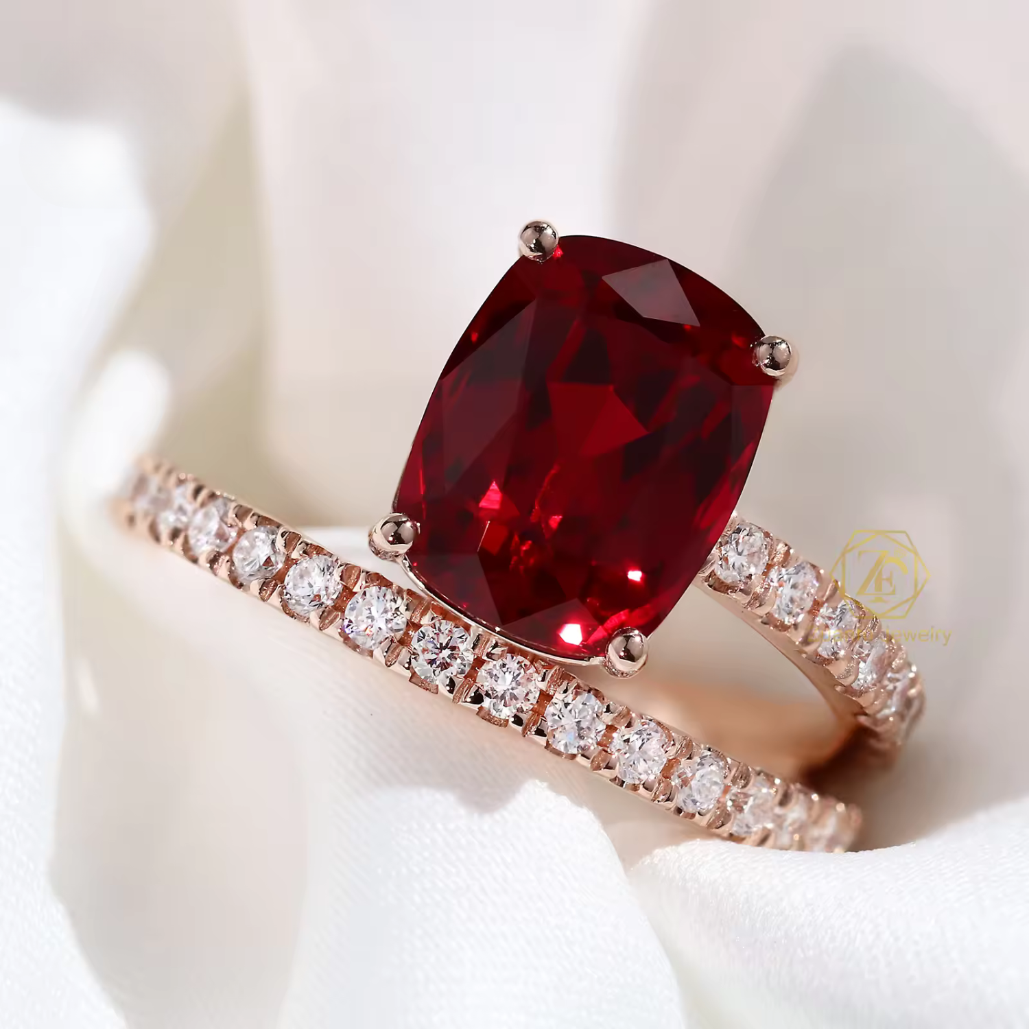 Kissen-Schliff Moissanite Ring
