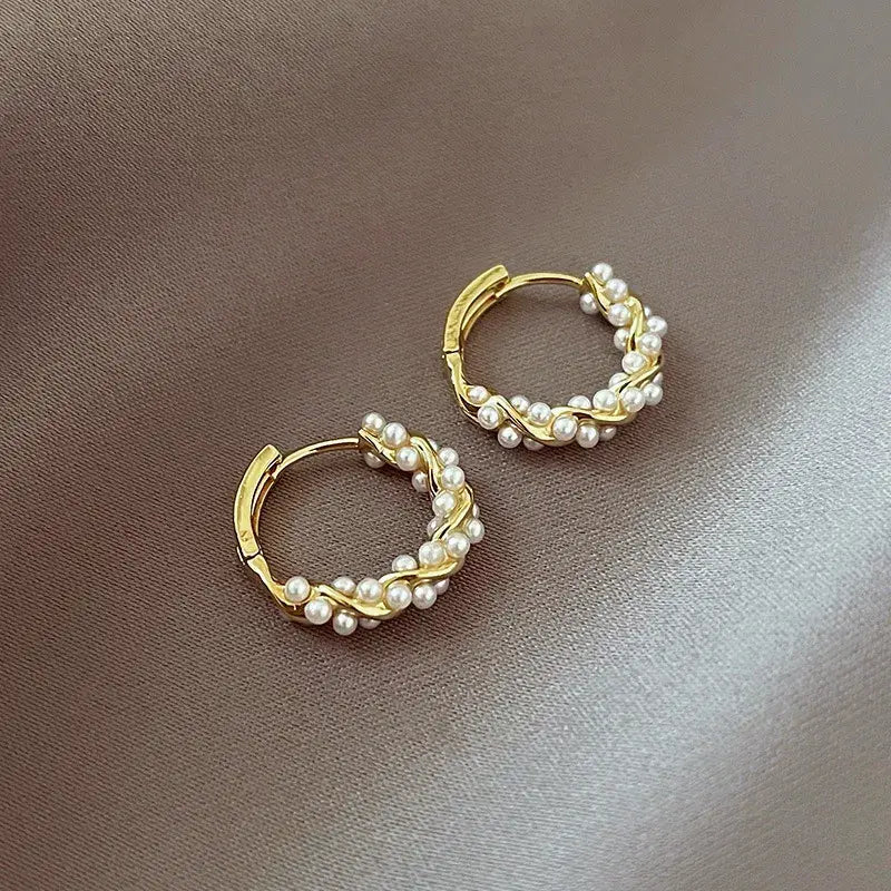 Boucles d'oreilles rondes élégantes avec incrustations