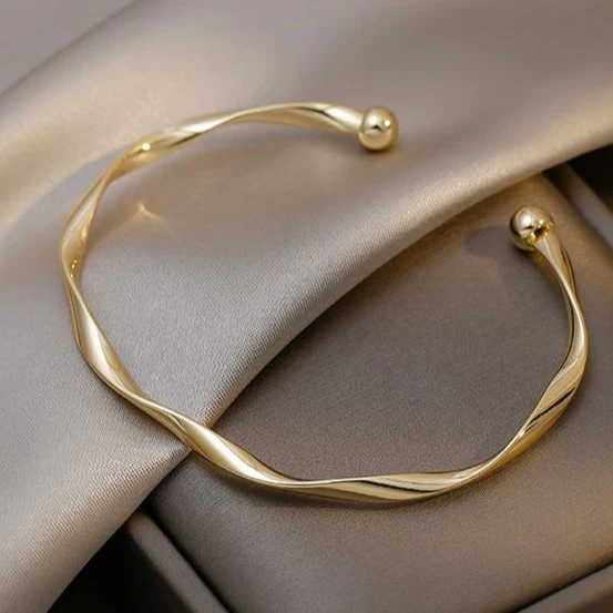 Bracelet Ouvert Élegant en Or