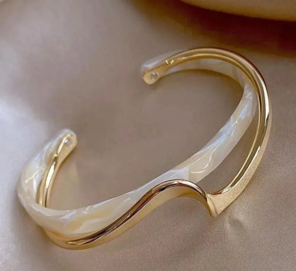 Bracelet Élegant en Opale Blanche et Or